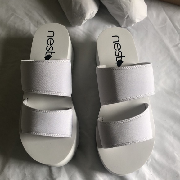 NWT WHITE PLATFORM SANDALS fits size 6 - Picture 3 of 11